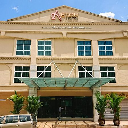 Aeton Hotel Nilai Exterior photo