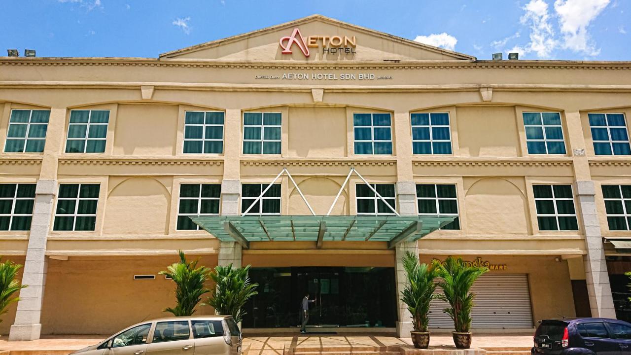 Aeton Hotel Nilai Exterior photo