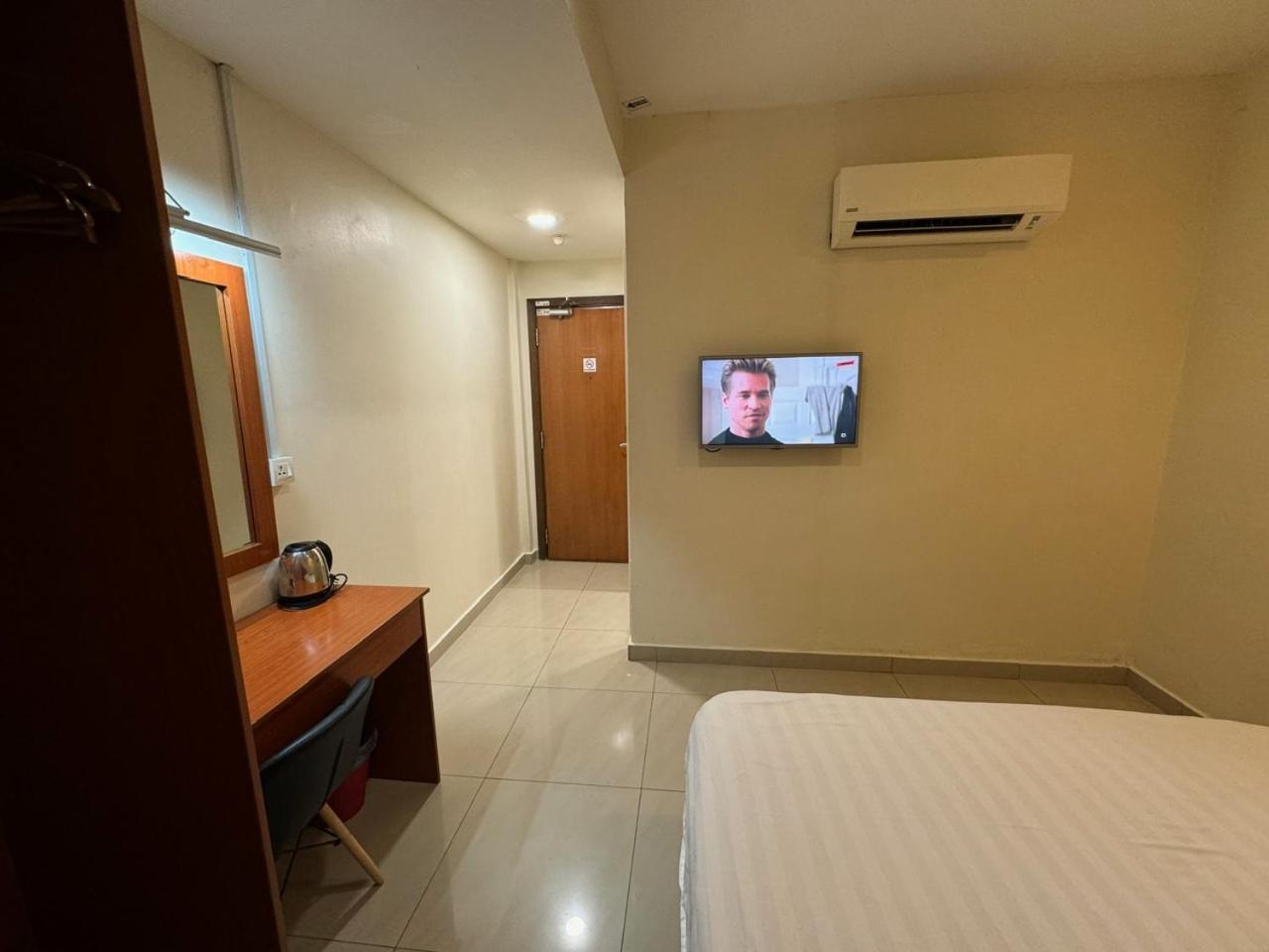 Aeton Hotel Nilai Exterior photo
