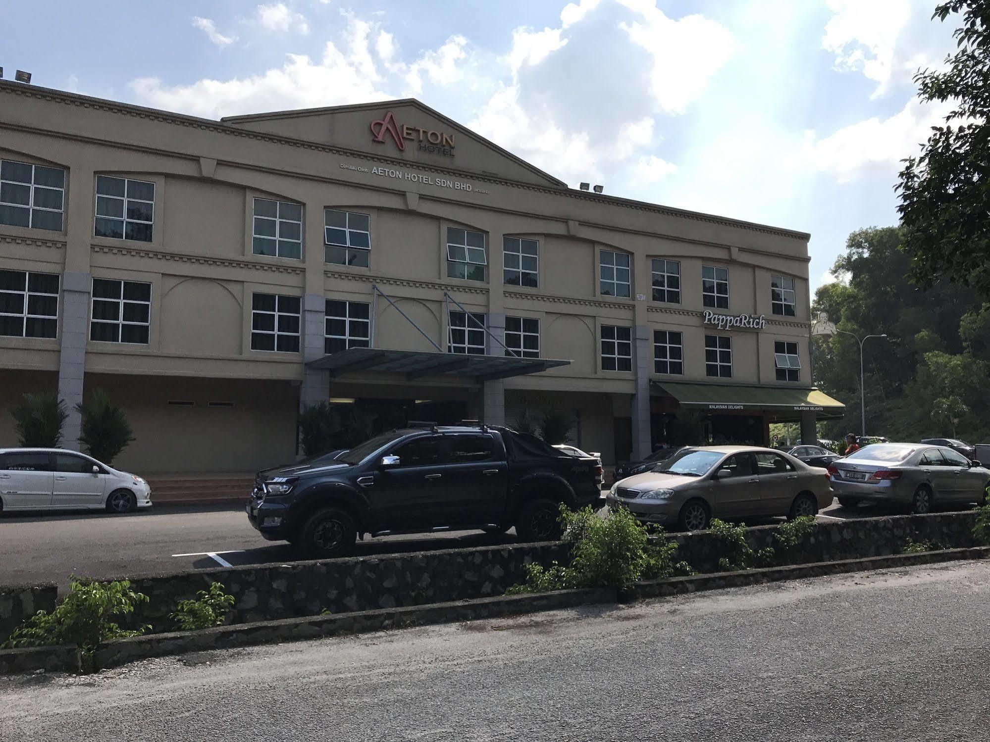 Aeton Hotel Nilai Exterior photo