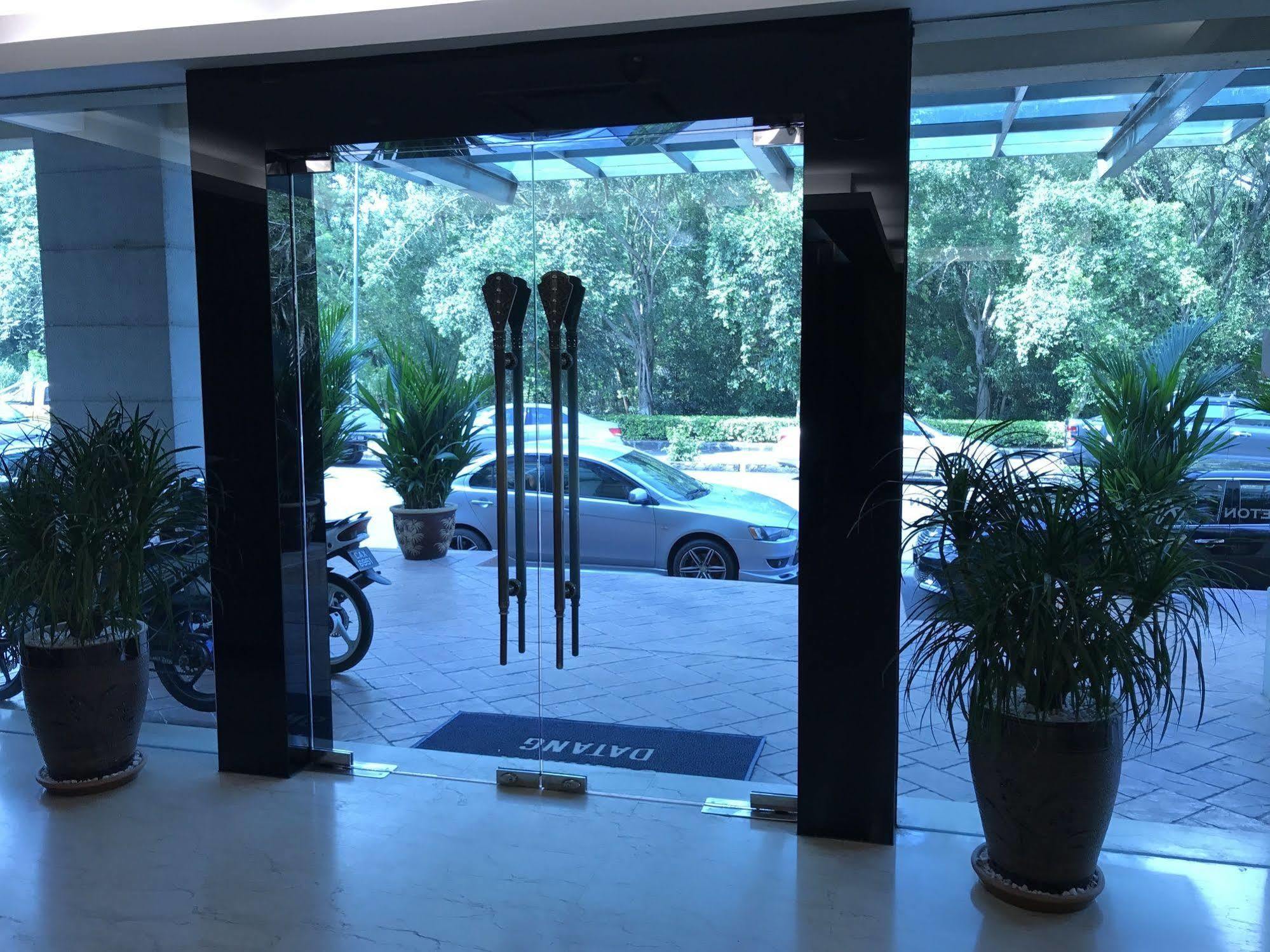 Aeton Hotel Nilai Exterior photo