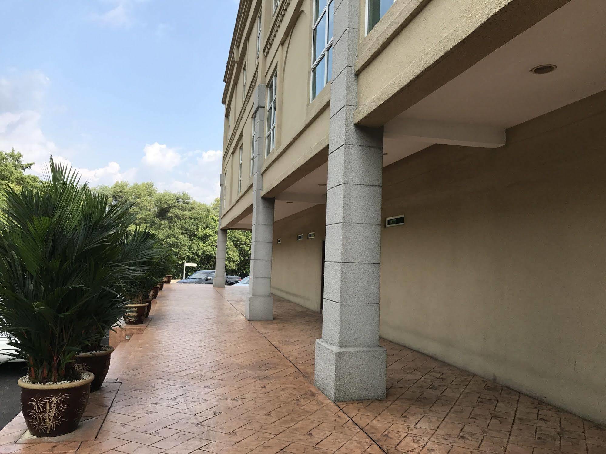 Aeton Hotel Nilai Exterior photo